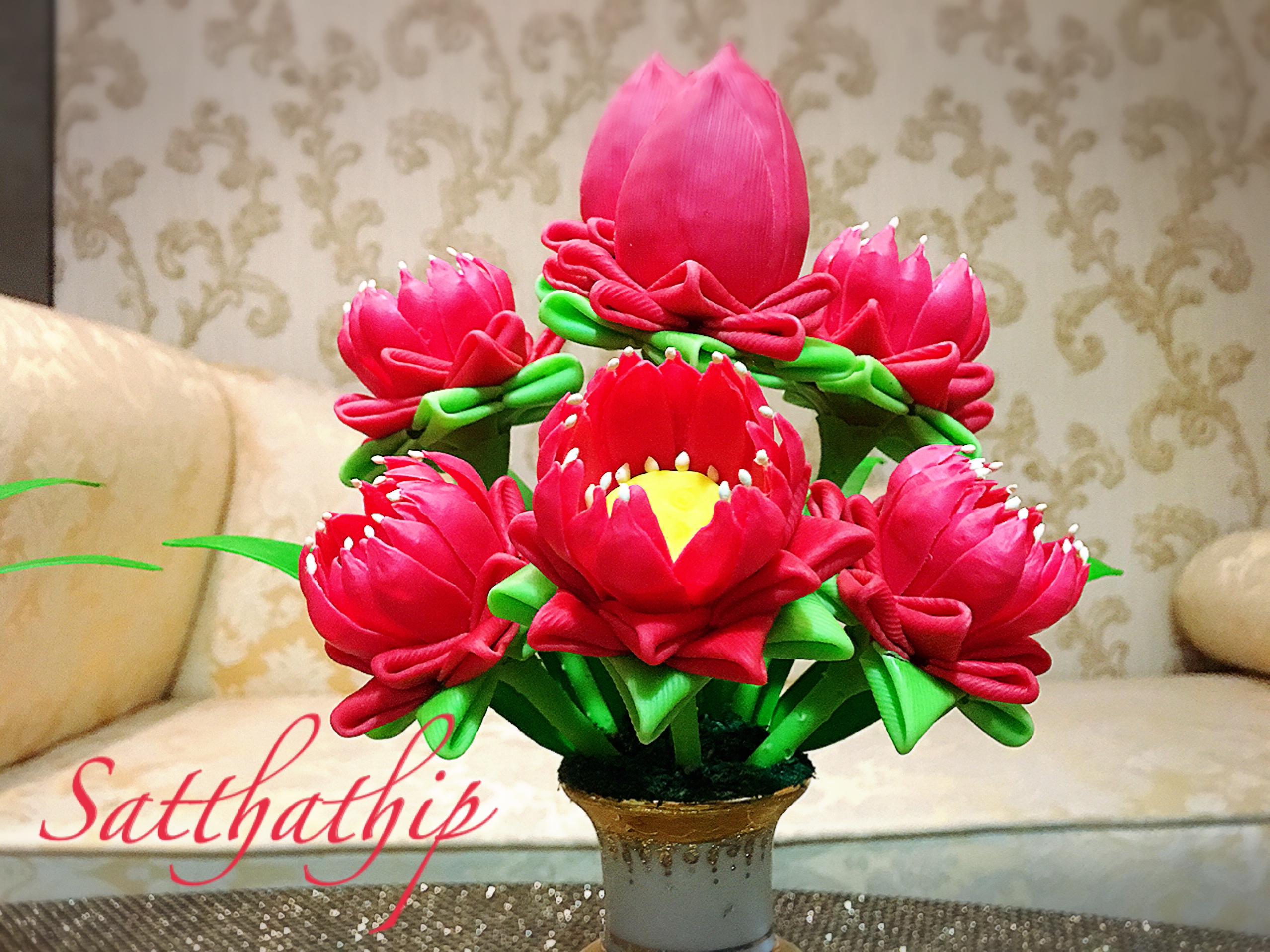 แจกันดอกบัว - ดอกบัวประดิษฐ์ - แจกันดอกบัวพับสีแดง (ข้างละ 7 ดอก) - แจกันดอกบัวประดิษฐ์ - Lotus Flower