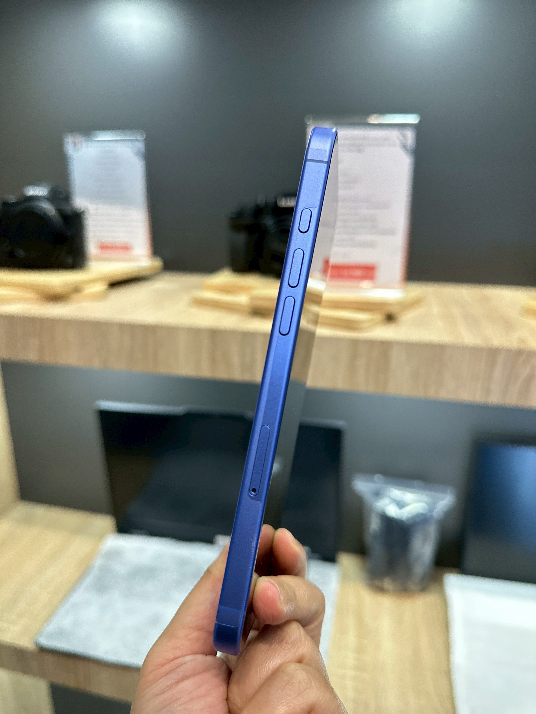 iPhone 16 Plus 128GB Ultramarine