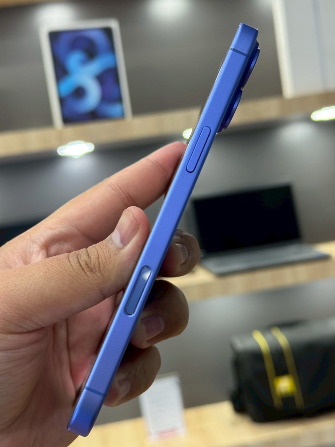 iPhone 16 Plus 128GB Ultramarine