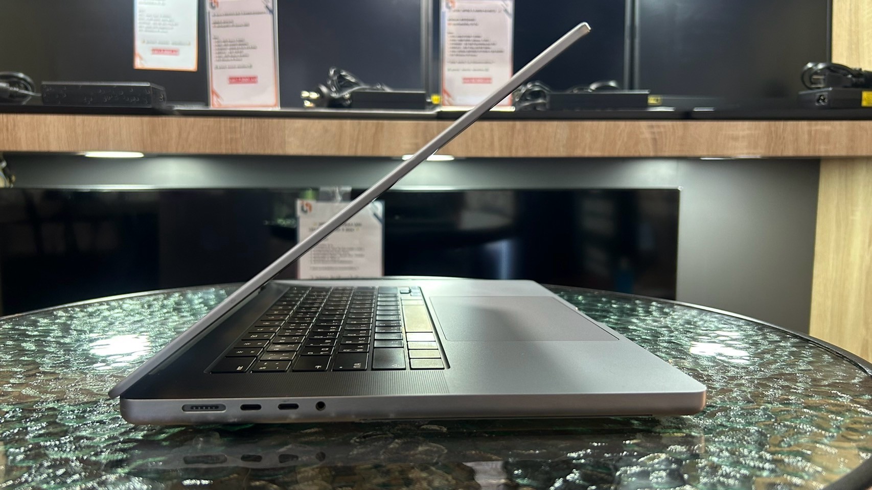MacBook Pro 16" (M2 Max, ปี 2023) 32/1TB Space Gray