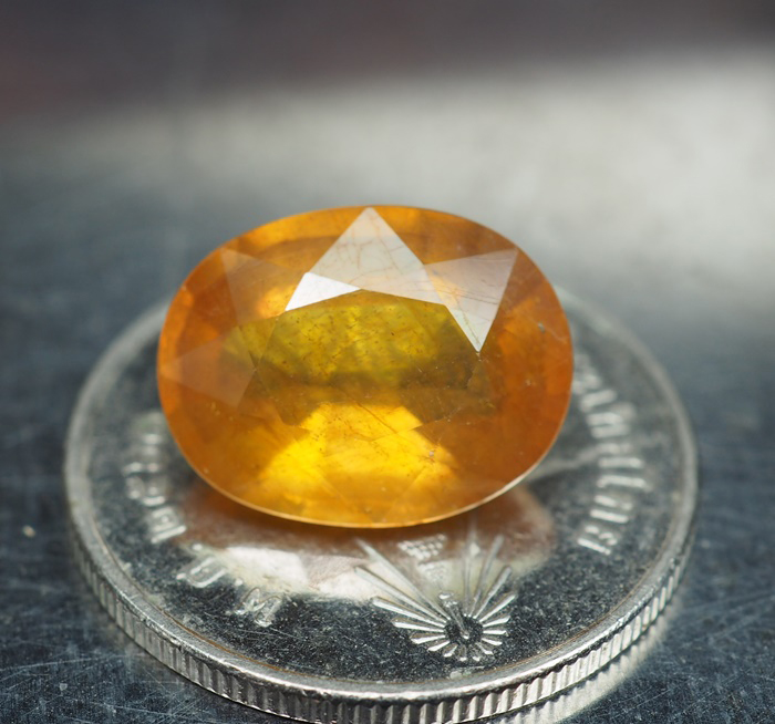 บุษราคัมอัฟริกาสีเหลือง (Sapphire) 6.40 กะรัต