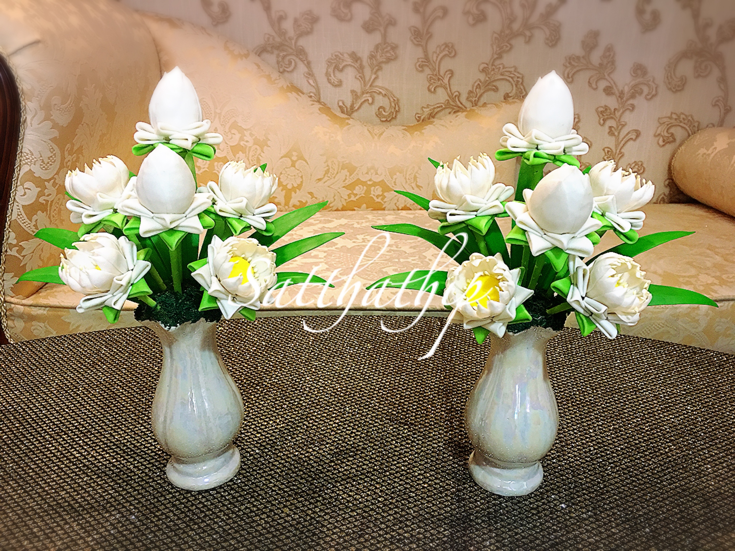 แจกันดอกบัว - ดอกบัวประดิษฐ์ - แจกันดอกบัวพับสีขาว (ข้างละ 6 ดอก) ประดิษฐ์จากดิน - แจกันดอกบัวประดิษฐ์ - Lotus Flower