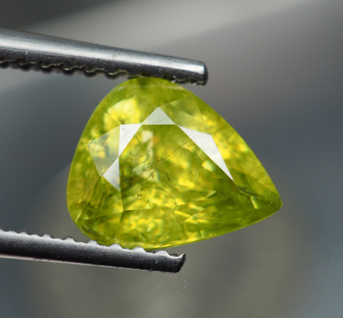 พลอยแท้สฟีน (Sphene) 1.50 กะรัต