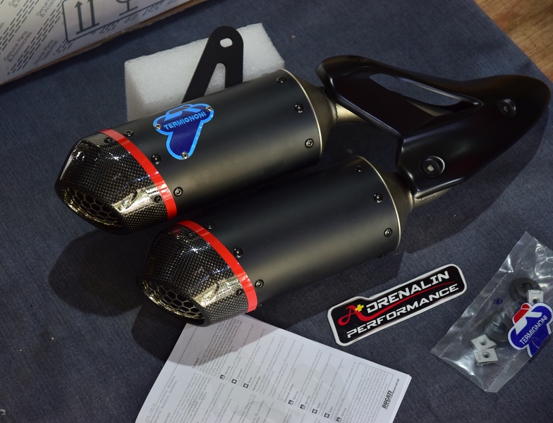 ท่อคู่ termignoni สำหรับ Monster 937 ducati performance ท่อดำปากคาร์บอน เฉพาะปลาย (For Exhibition only)