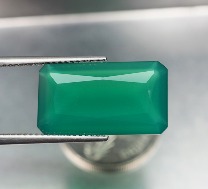 คาลซิโดนีสีเขียว (Green Chalcedony) 8 กะรัต