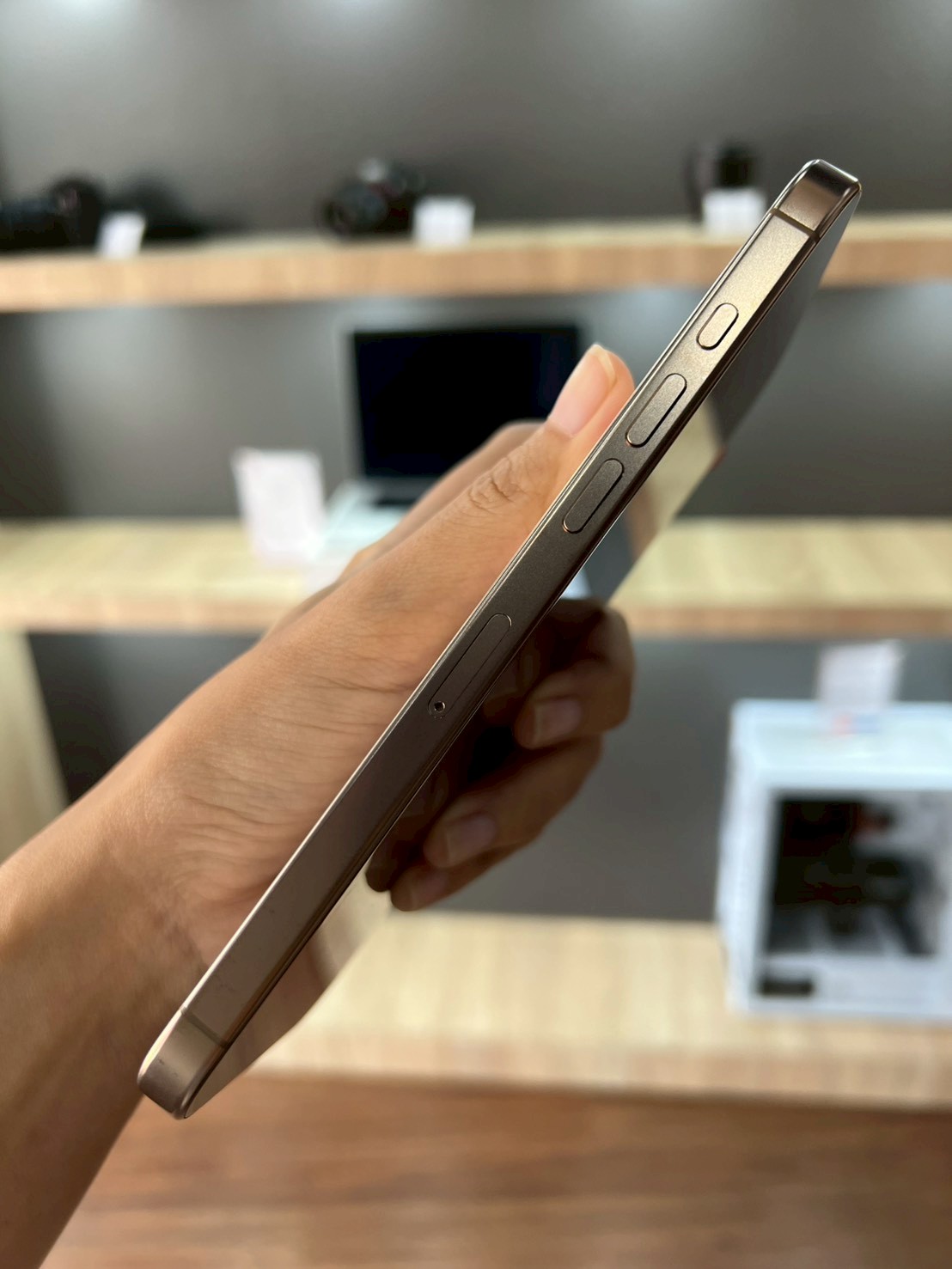 iPhone 16 Pro Max 256GB Desert Titanium