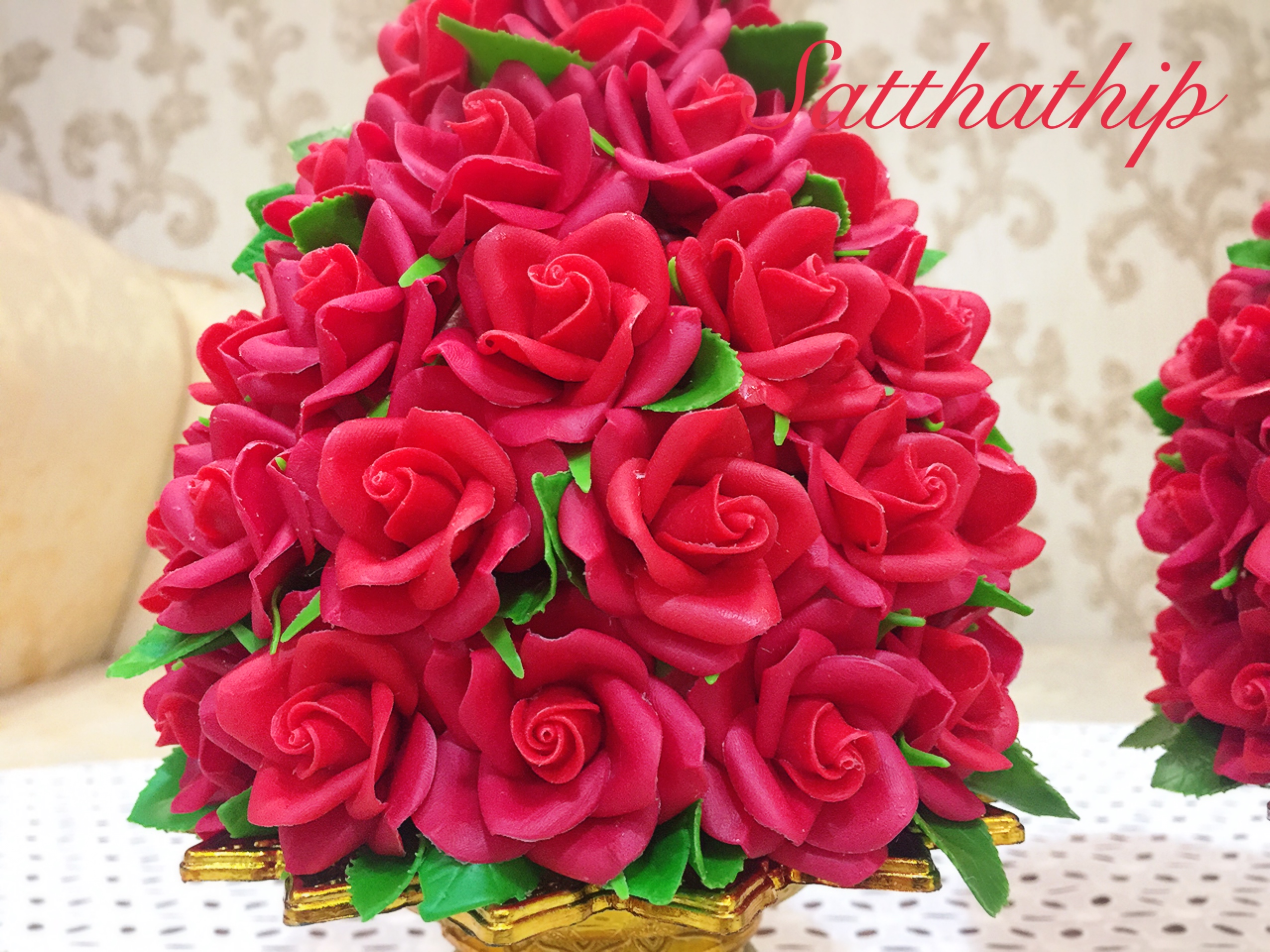 พานพุ่มดอกกุหลาบ ประดิษฐ์จากดิน [4.5 นิ้ว 1,500 บาท/คู่]