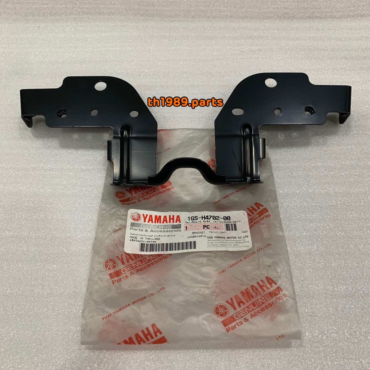 1GS-H4702-00 แผ่นยึดไฟท้าย TTX 2012-2013 อะไหล่แท้ YAMAHA