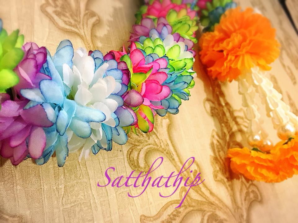 พวงมาลัยผ้าสองชาย [แบบตัดก้านดอก ร้อยแน่น 450 บาท/เมตร]