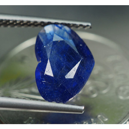 พลอยไพลิน (Blue Sapphire) 2 กะรัต
