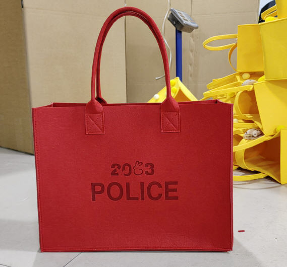 กระเป๋าถือ,กระเป๋าถือผ้าสักหลาด,กระเป๋าผ้าสักหลาด,กระเป๋าถือผ้าสักหลาด,สกรีนโลโก้,ผลิตตามแบบ