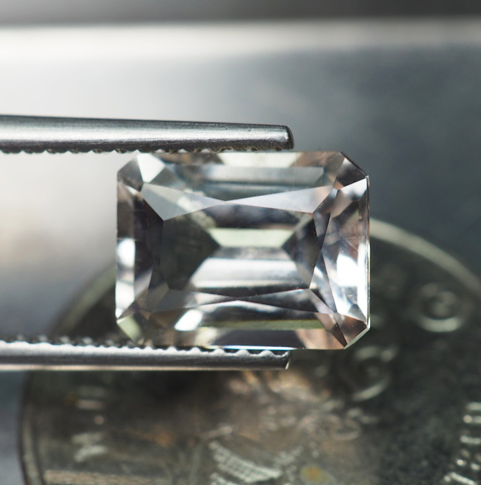 สคาโพไลท์สีเหลืองอ่อน (Scapolite) 2.35 กะรัต