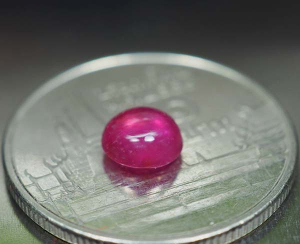 ทับทิมสีแดงชมพูสวย 0.85 กะรัตหลังเบี้ย