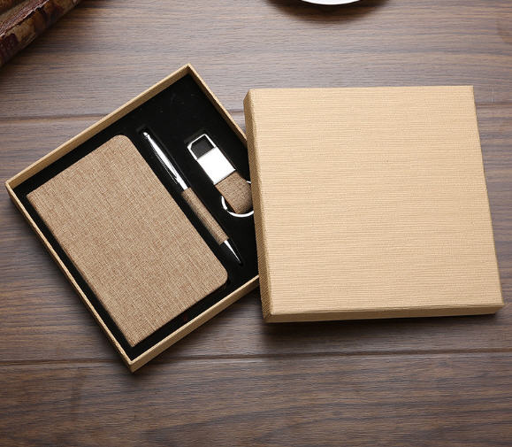 ชุดของขวัญปีใหม่,ชุดสมุด+ปากกา+ที่ห้อยพวงกุญแจ