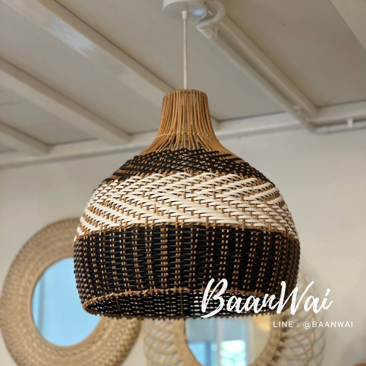 โคมไฟหวาย ทรงน้ำเต้า สานตกแต่งหวายเทียม สีทูโทน ขนาด 40 * 45 cm