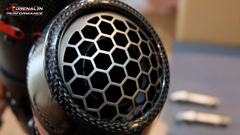 ท่อคู่ Racing termignoni สำหรับ Monster 937 ducati performance ท่อดำปากคาร์บอน พร้อมคอกลาง แทนที่แคต (For Exhibition only)