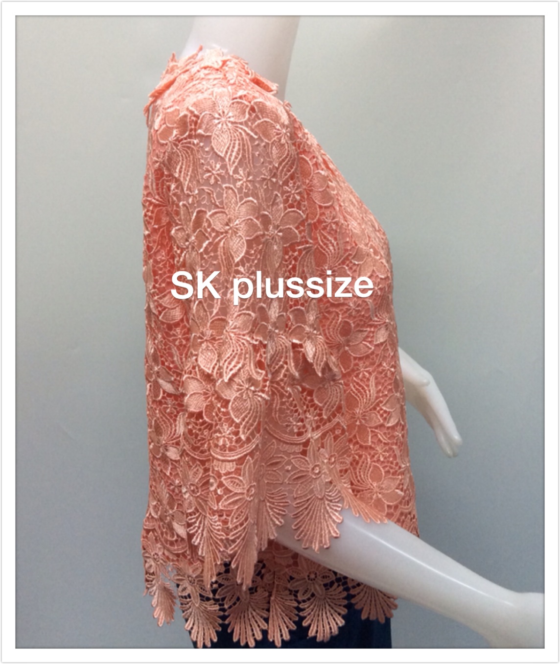 เสื้อลูกไม้ แขนพวง สีส้ม รอบอก 40 นิ้ว