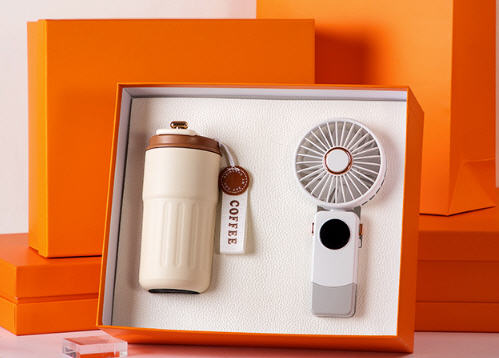 ชุดของขวัญปีใหม่,แก้วน้ำ+พัดลมพกพา,สกรีนโลโก้