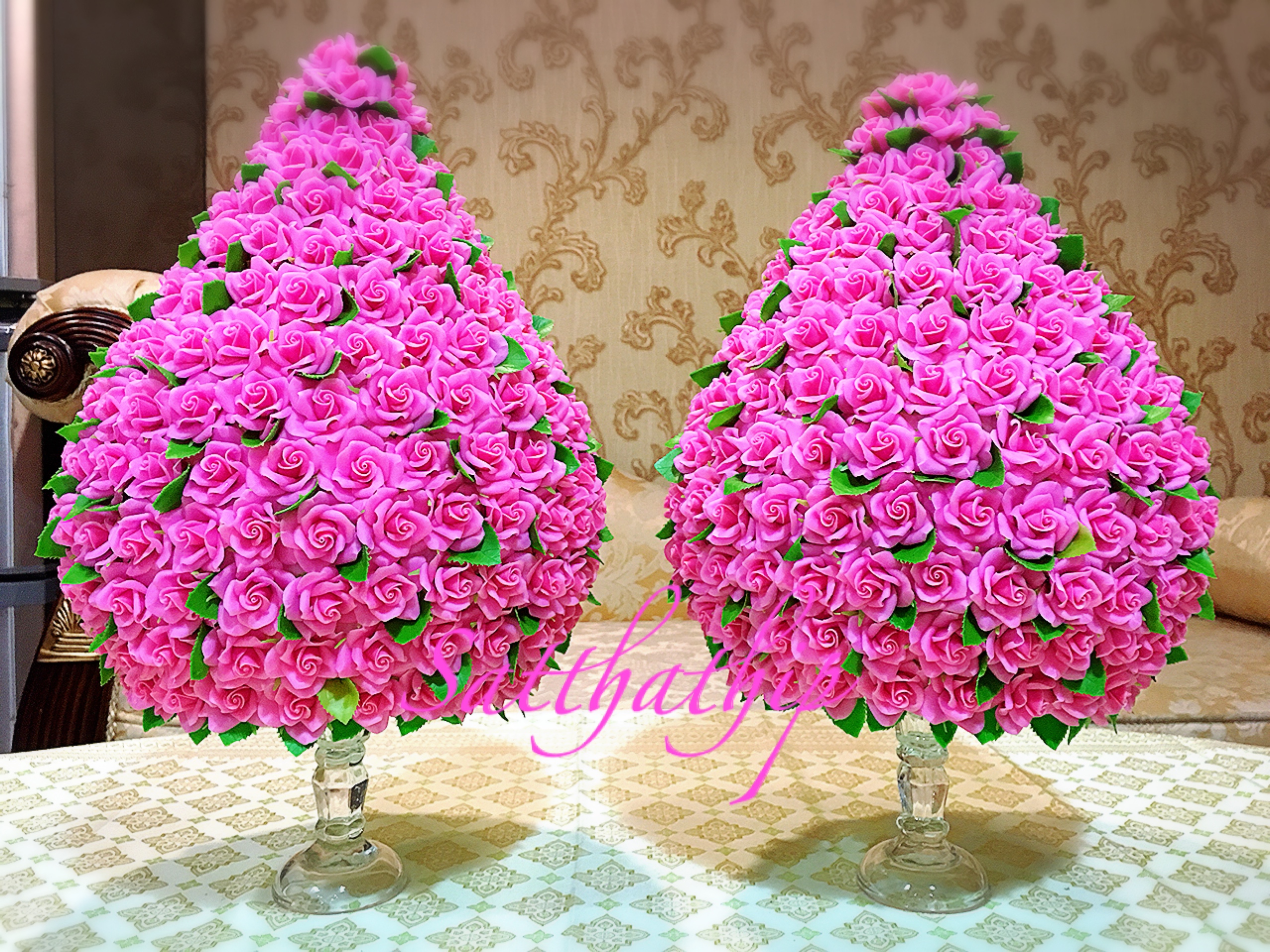 พานพุ่มดอกกุหลาบ ประดิษฐ์จากดิน [11 นิ้ว 12,600 บาท/คู่]