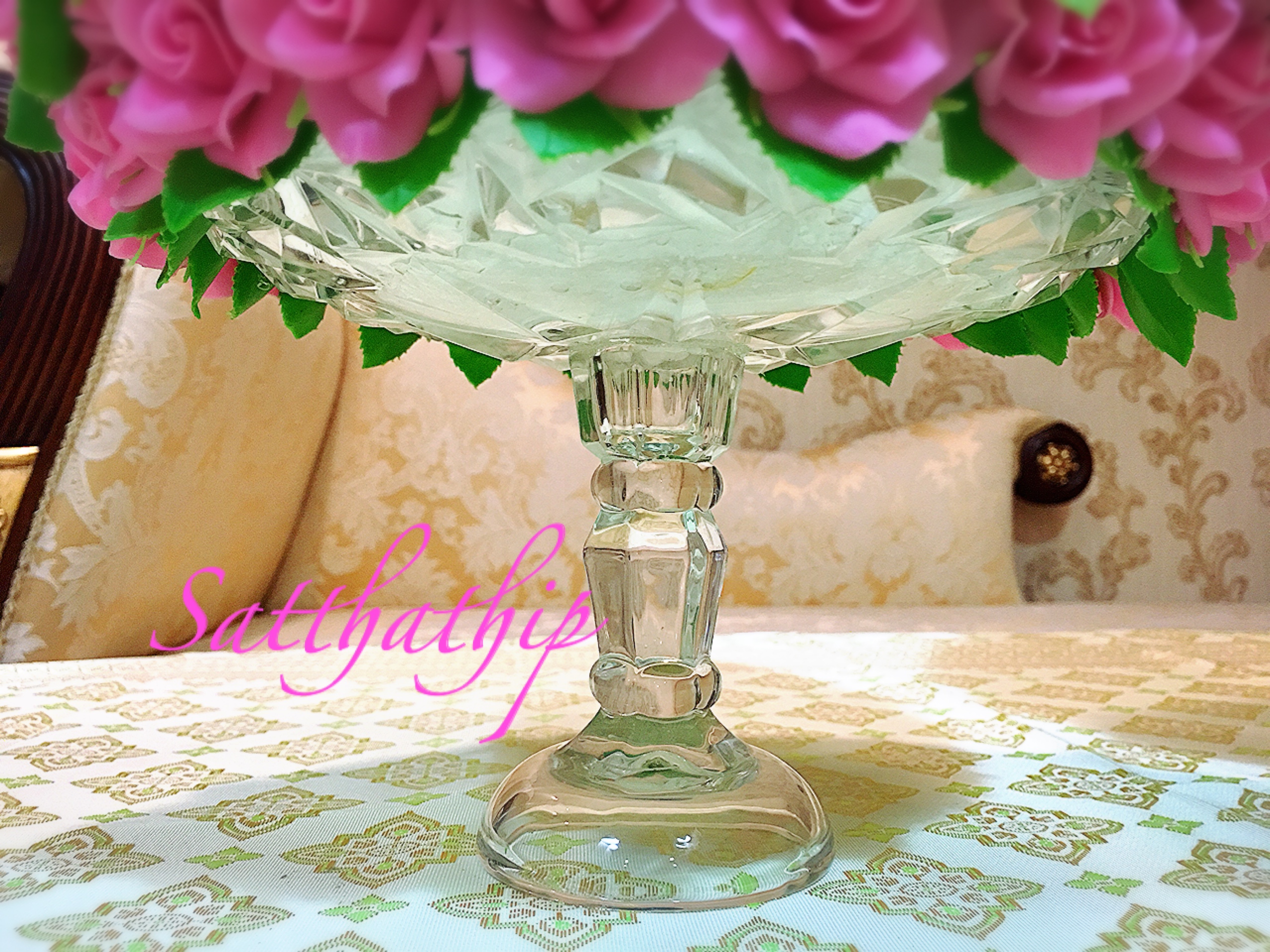 พานพุ่มดอกกุหลาบ ประดิษฐ์จากดิน [11 นิ้ว 12,600 บาท/คู่]