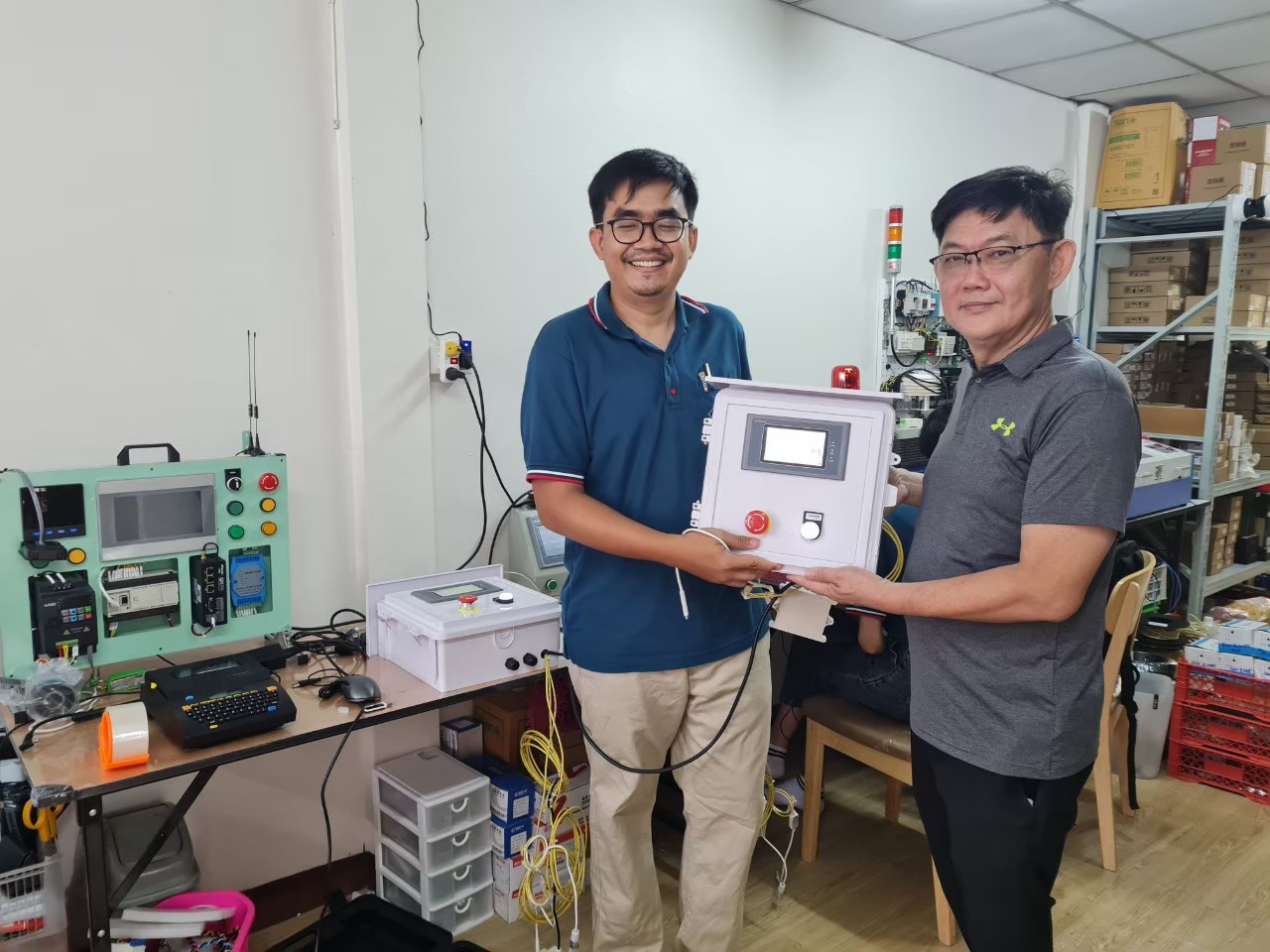 ตู้ควบคุม PLC HMI อ่านค่าสภาพแวดล้อม ขนาดเล็ก x SMC