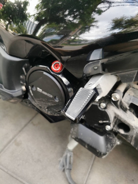 พักเท้าคนซ้อน Rizoma รุ่น urban protocol สำหรับ Tmax 530 560