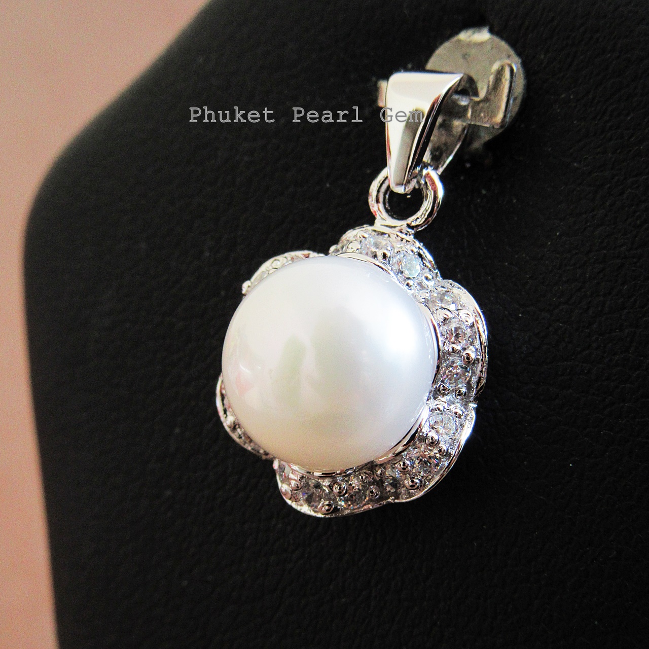 Sterling Silver White Pearl Flower Pendant