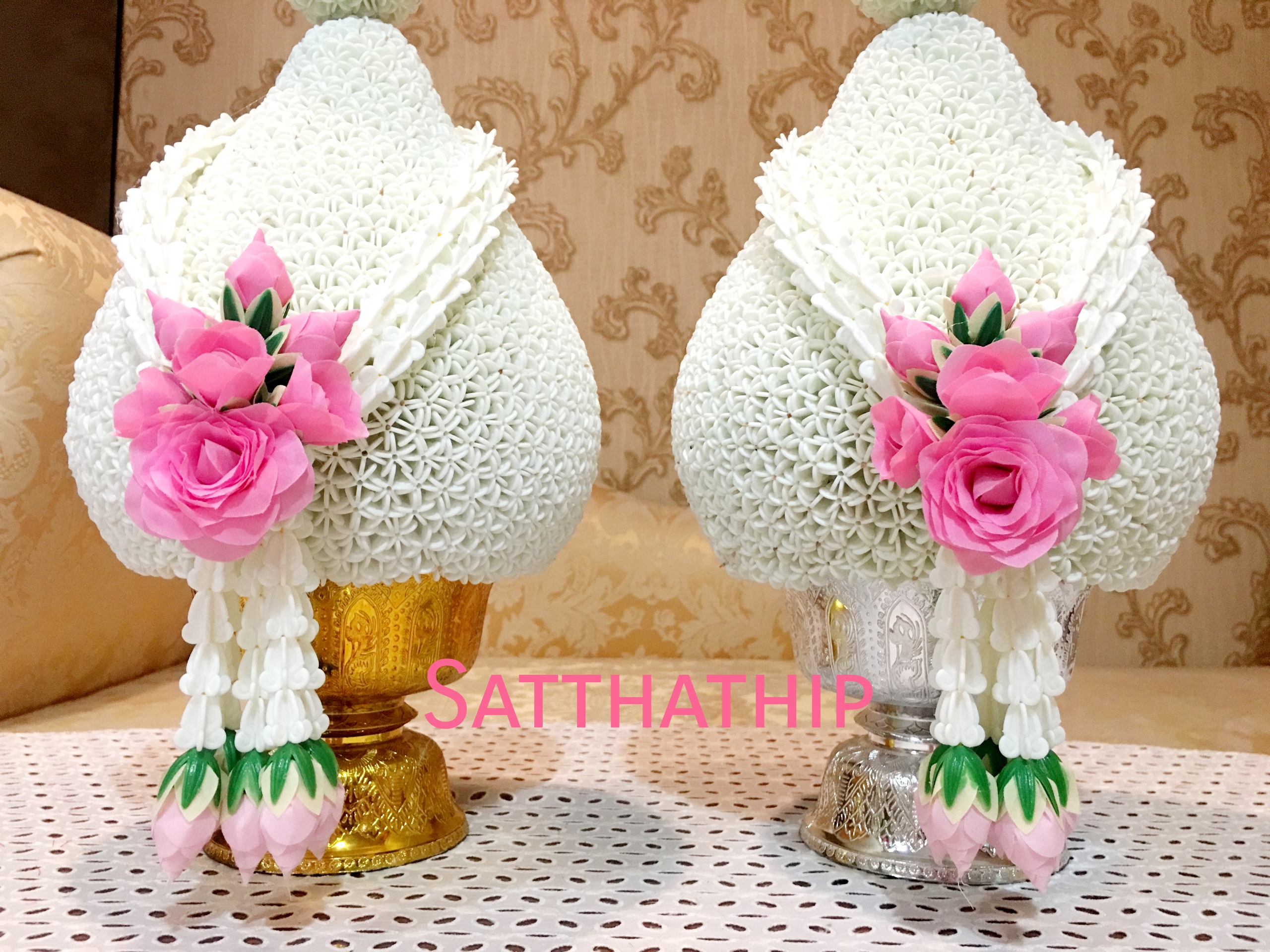 พานพุ่มดอกรักประดิษฐ์