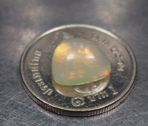 โอปอลหลากสี (Opal) 2.10 กะรัต