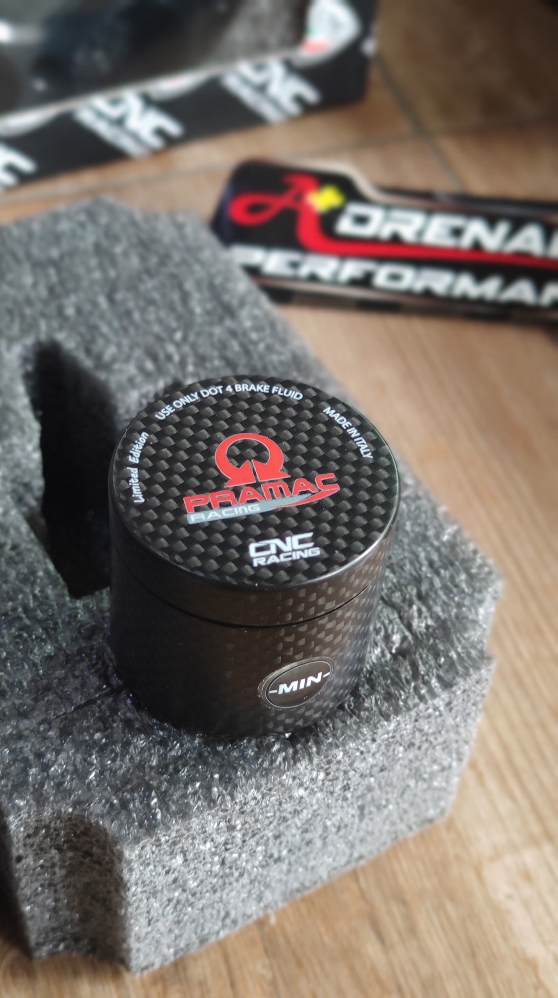 Pramac Edition กระปุกน้ำมันคาร์บอน เบรค/คลัทช์ cncracing ผลิตจากคาร์บอนเคฟล่าห์