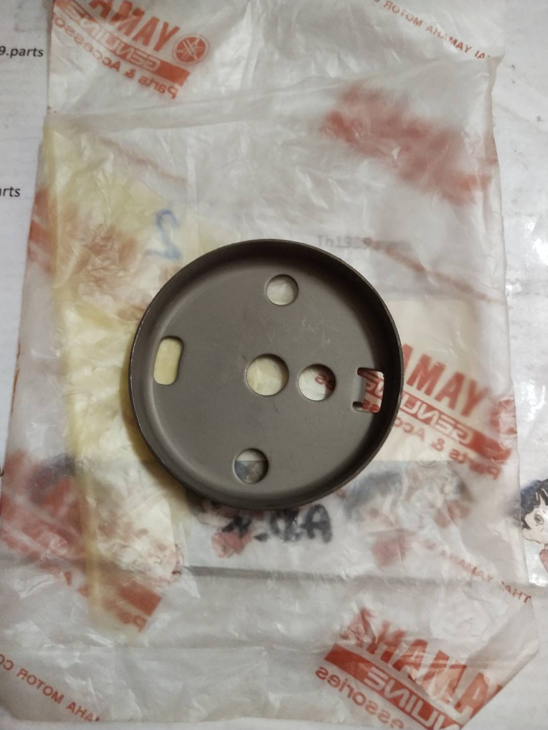 แผ่นรอง ระบายอากาศ 2 สำหรับรุ่น FINOปี 2008-2009, MIO AMORE ปี2008 อะไหล่แท้ YAMAHA 5VV-E1145-00