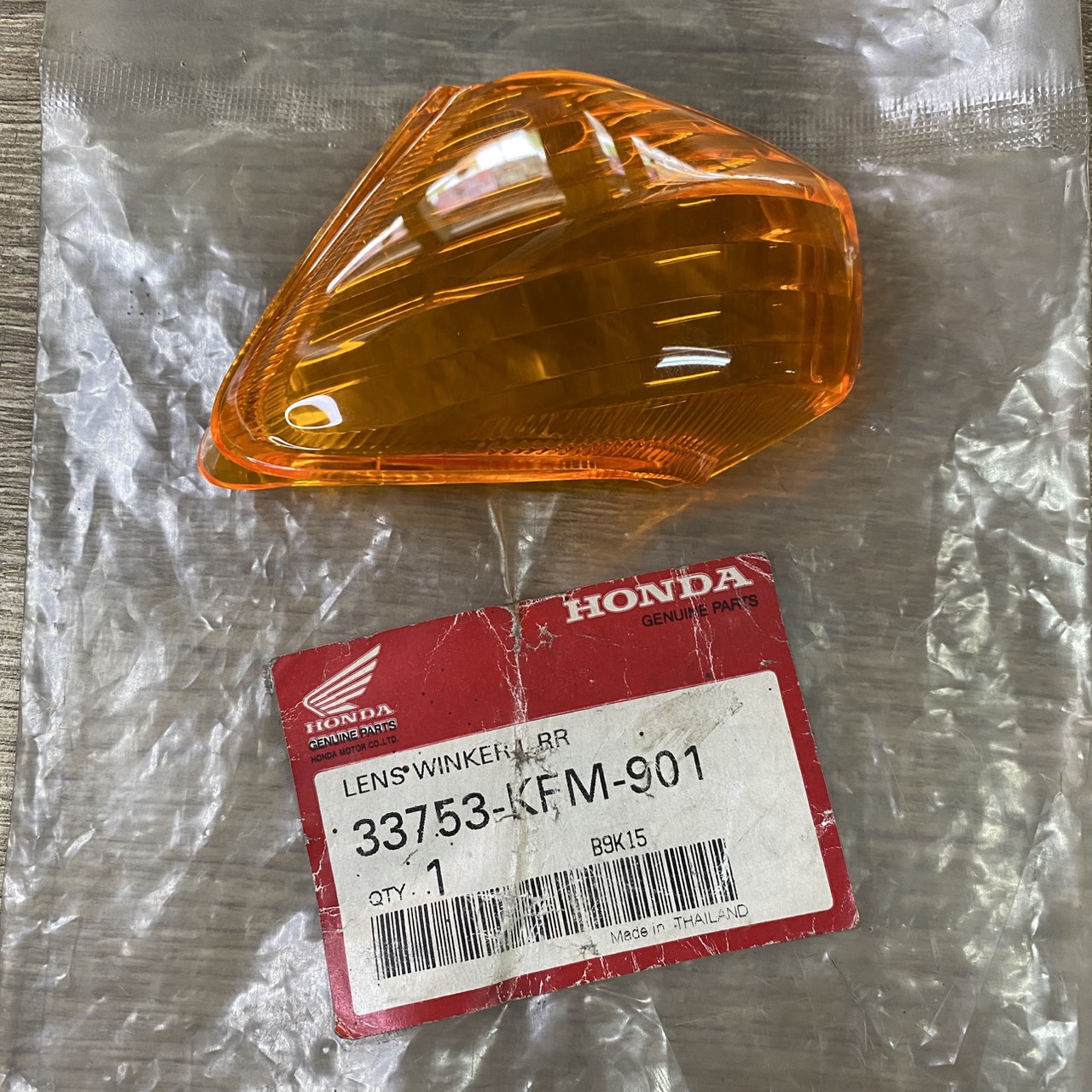 33753-KFM-901 เลนส์ไฟเลี้ยวหลังด้านซ้าย C100P /MP อะไหล่แท้ HONDA