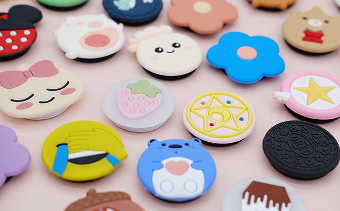 โรงงานผลิต,อุปกรณ์เสริมมือถือยางหยอด,อุปกรณ์ยึดโทรศัพท์ติดกับนิ้ว,แหวนมือถือ,แหวนโทรศัพท์,รับสกรีนโลโก้,ออกแบบเอง,ที่ยึดมือถือ