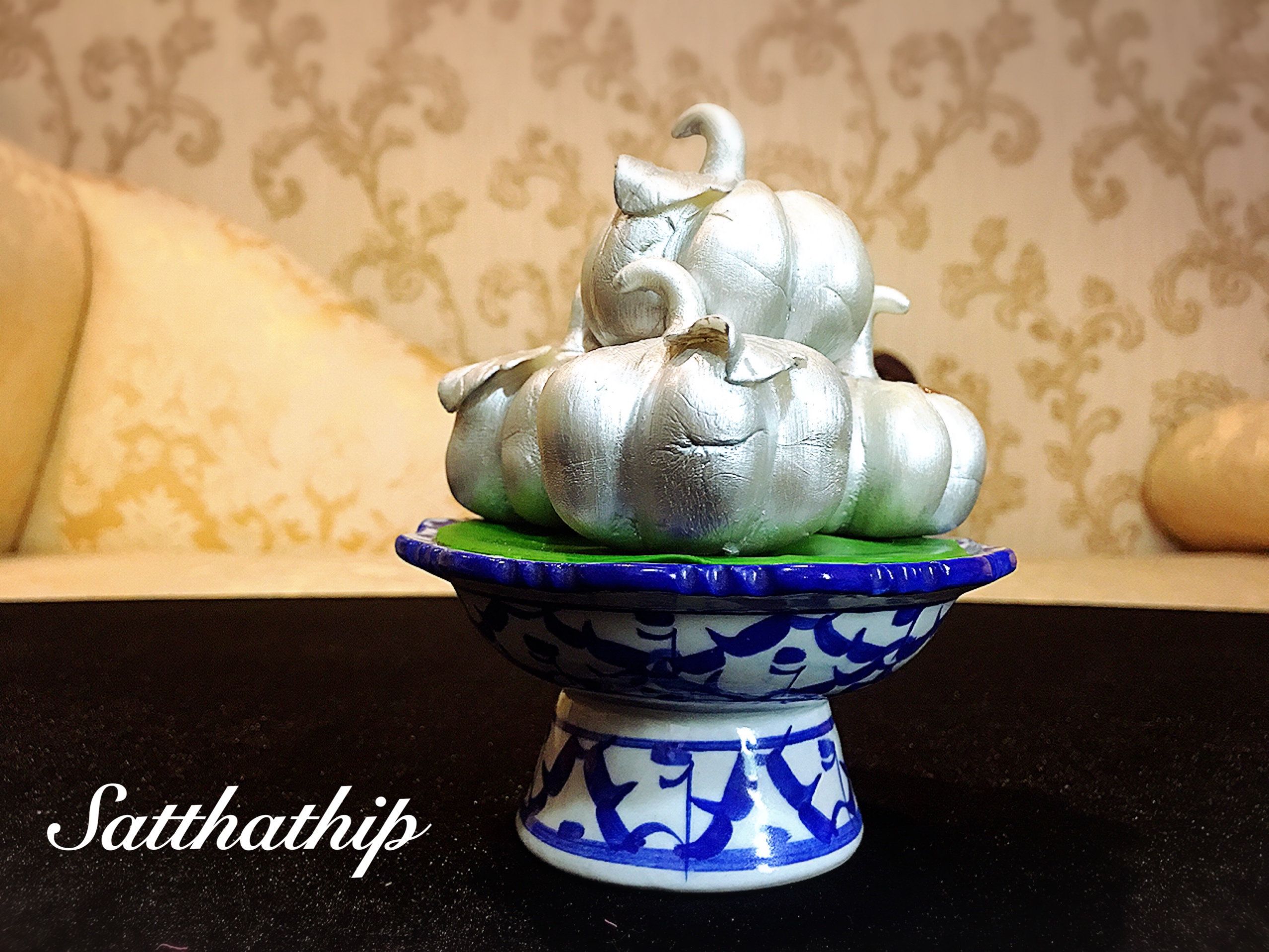 พานฟักเงิน ประดิษฐ์จากดิน - ฟักเงิน, ฟักทอง - ผลไม้มงคล