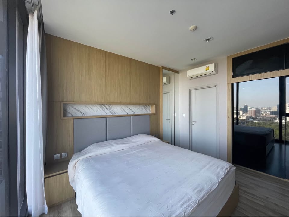 The Line Jatujak Mochit