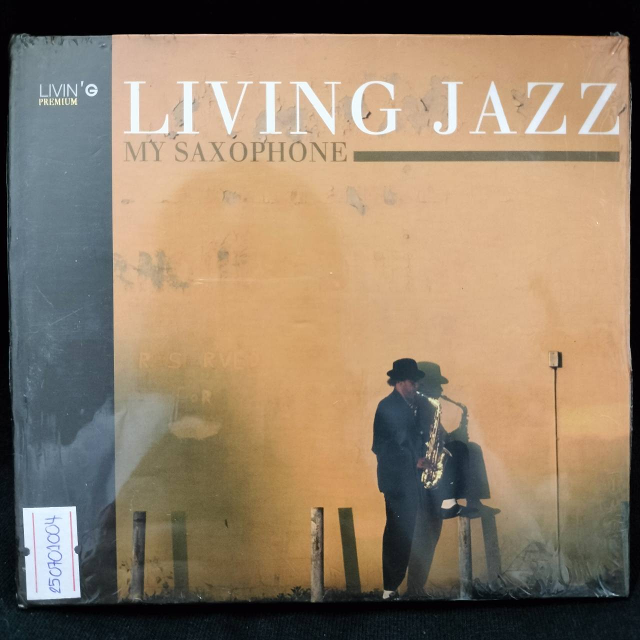 Living Jazz – My Saxophone (Presented by Vichai Eungamporn & Passakhon Suksantipab) / แผ่นซีล