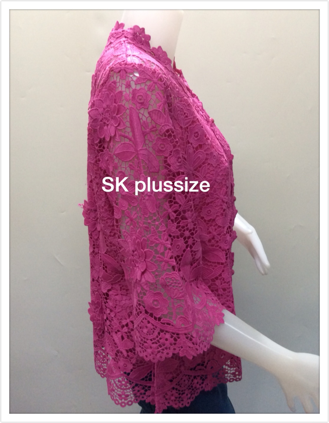 เสื้อลูกไม้ คอวีตั้ง สีบานเย็น รอบอก 38 นิ้ว