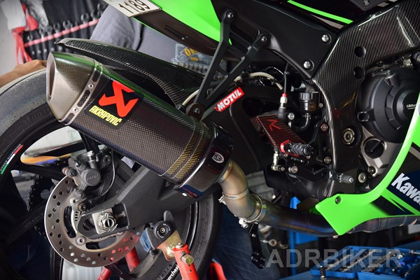 ท่อ Akrapovic carbon + link pipe ไทเท สำหรับ zx10 ปี 2016+ (For Exhibition only)