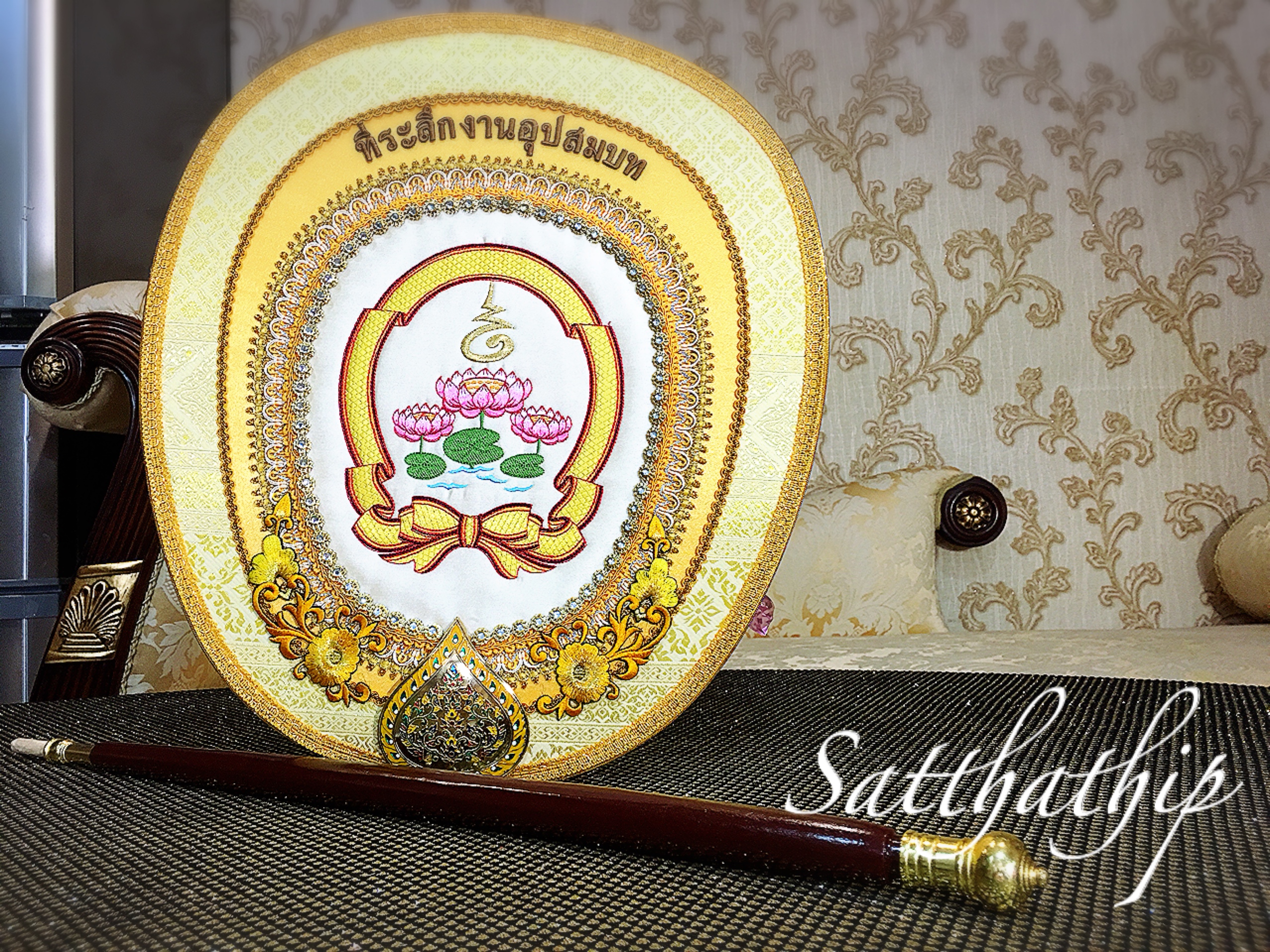 ตาลปัตร ที่ระลึกงานอุปสมบท (งานปัก)