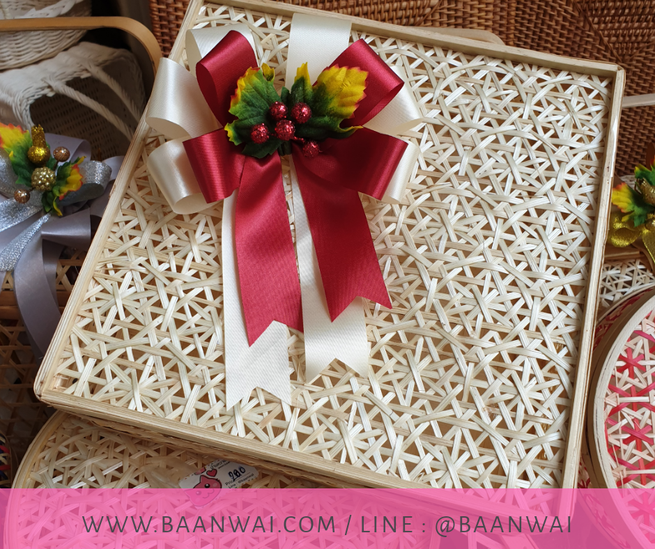 กล่องชะลอม ลายพิกุล ทรงเหลี่ยม ขนาด 10*10*3 นิ้ว (สีธรรมชาติ)