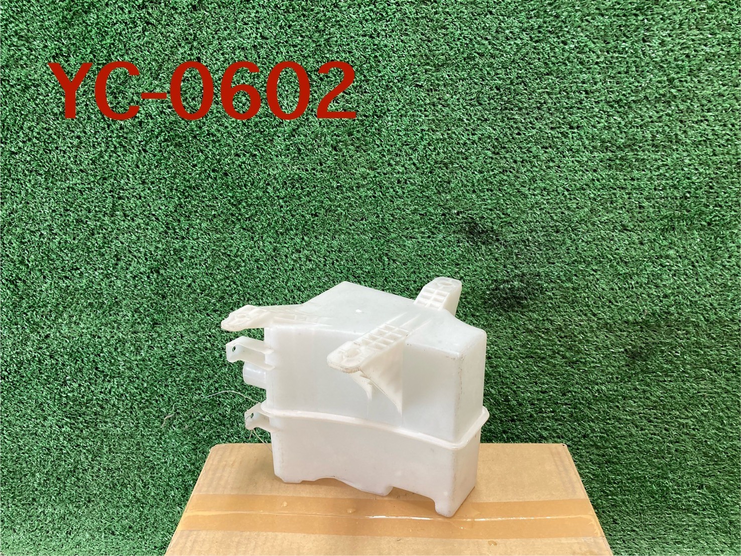 กระปุกฉีดน้ำกระจกหน้า Chevrolet Sonic 2012-2014 แท้มือสอง