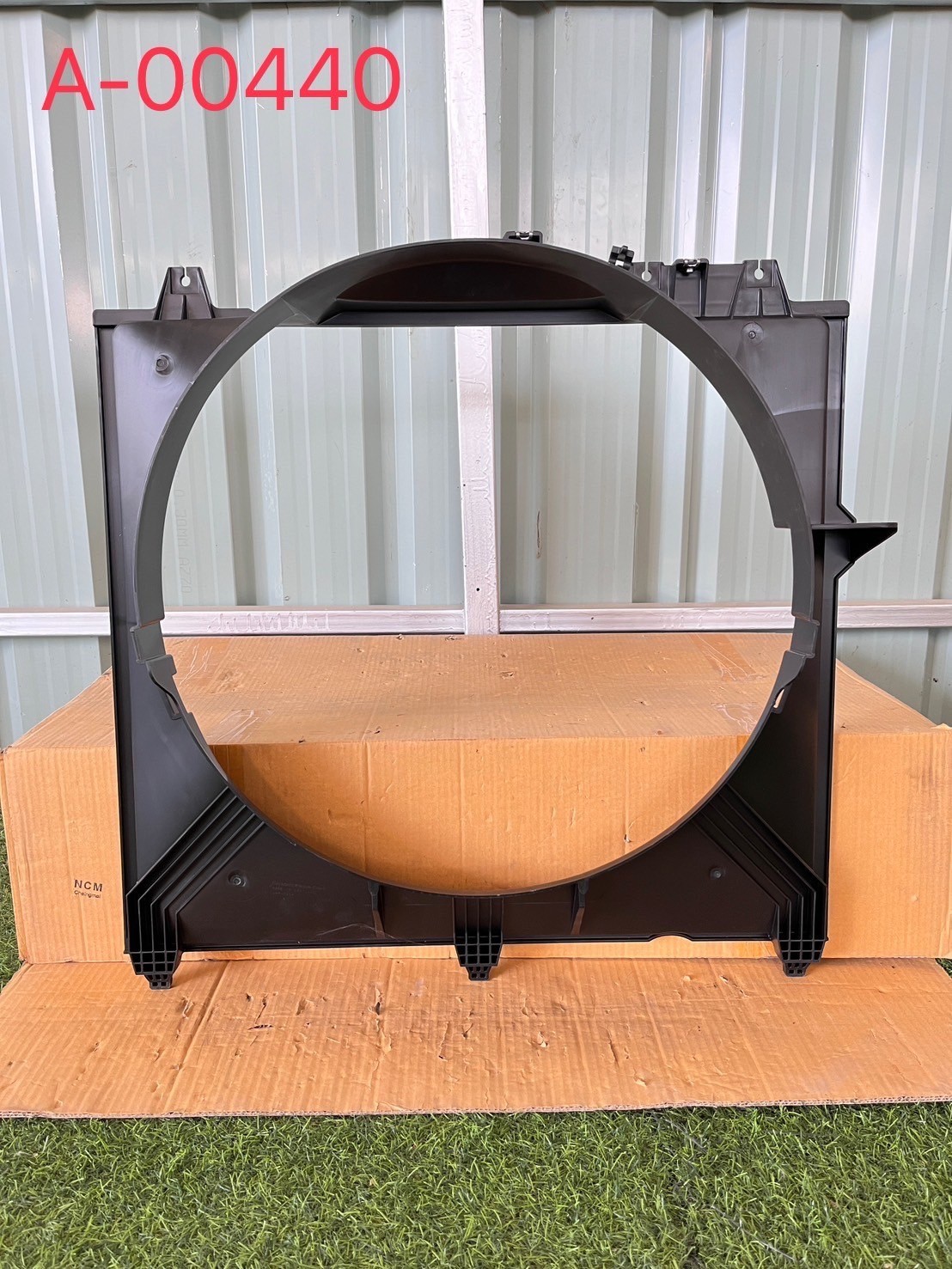 บังลมหม้อน้ำ Isuzu D-Max 2020