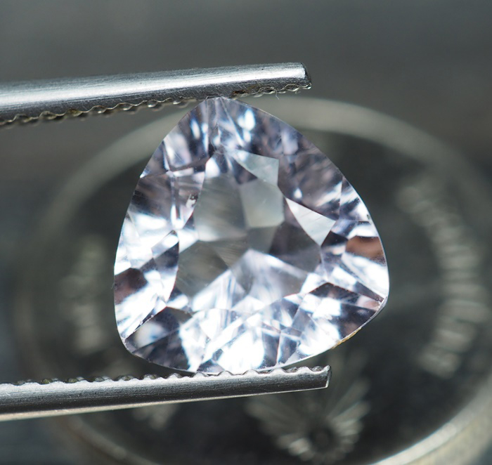 พลอยอะเมทิสต์สีชมพูอมม่วงหวาน 2.15 กะรัต AAA