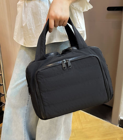 กระเป๋าถือสำหรับผู้หญิง,กระเป๋าใส่ของ,กระเป๋าใส่เครื่องสำอาง