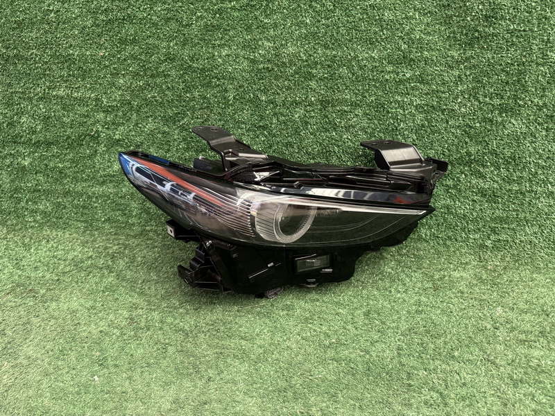 ไฟหน้า R LED +กล่อง ทั้งชุด Mazda Mazda3 Sky 2019-2021