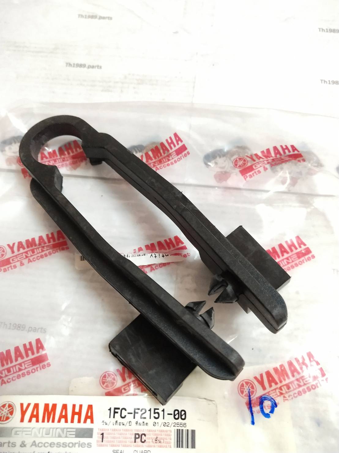 ยางรองโซ่ SPARK 115I ปี2013-2016อะไหล่แท้ YAMAHA 1FC-F2151-00 รหัสทดแทน 1FP-F2151-00