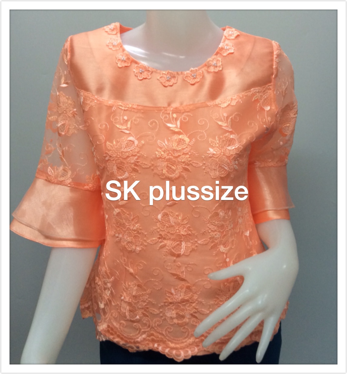 เสื้อผ้าไหมแต่งลูกไม้บุหงา สีส้ม แขน 3 ส่วน รอบอก 36 นิ้ว