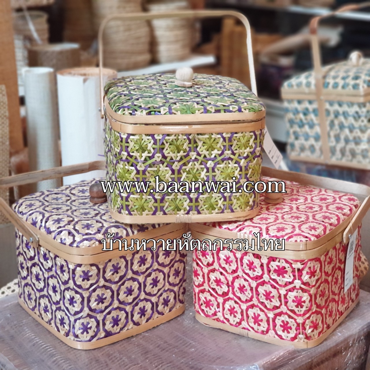 ปิ่นโตไม้ไผ่ ลายพิกุล ทรงเหลี่ยม หูพับ ขนาด 8*8*6 นิ้ว