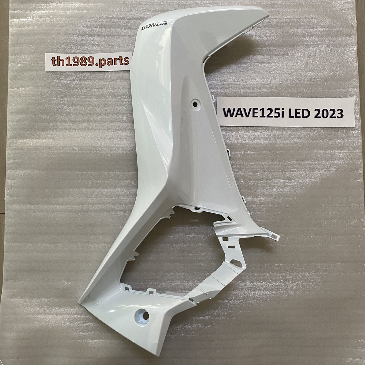64250-K3F-T00ZC ฝาครอบตัวถังซ้ายพร้อมสติ๊กเกอร์ WAVE125i LED 2023 อะไหล่แท้ HONDA