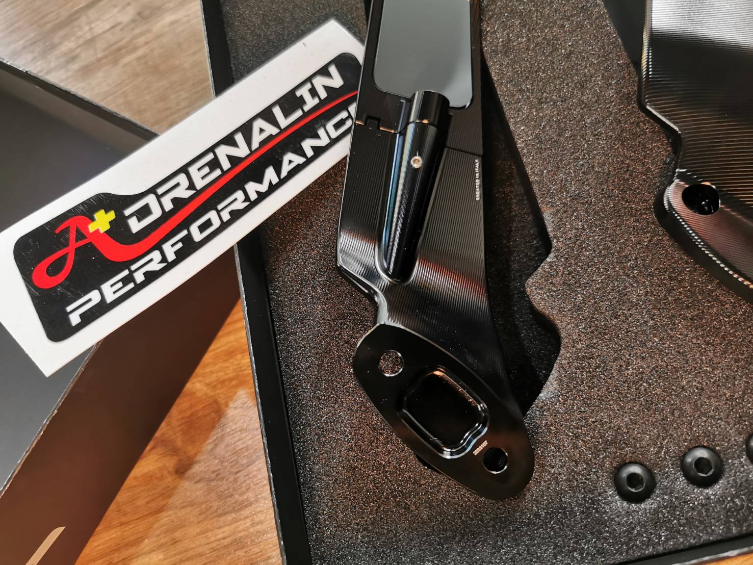 กระจกข้าง Rizoma รุ่น stealth ทำหน้าที่เป็นเหมือนสปอยเลอร์ สร้างแรงกด downforce สำหรับ CBR650R 2019+